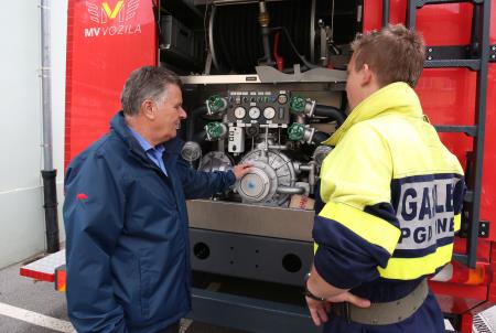 Novi GVC-3 PGD Unec pred občino Cerknica 05 FOTO LJUBO VUKELIČ